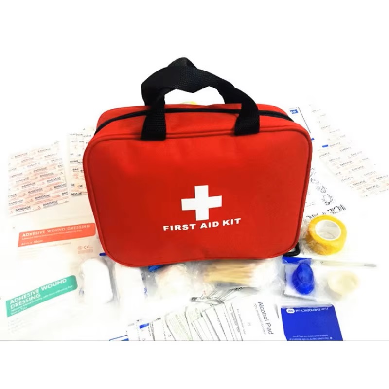 Apteczka z kompaktową i lekką  – First Aid Bag Kit recenzja i cena