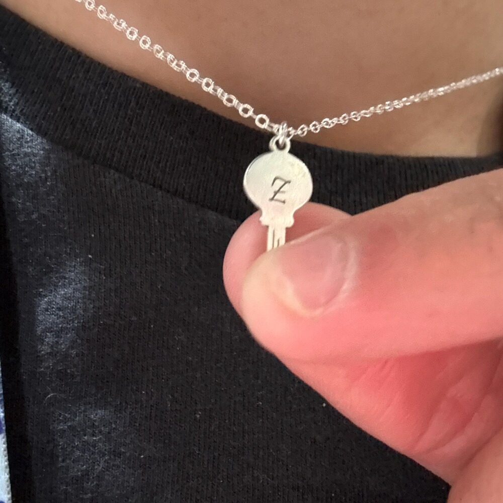 Delikatny naszyjnik z kluczyki – Personal Alarm Keychain recenzja i cena