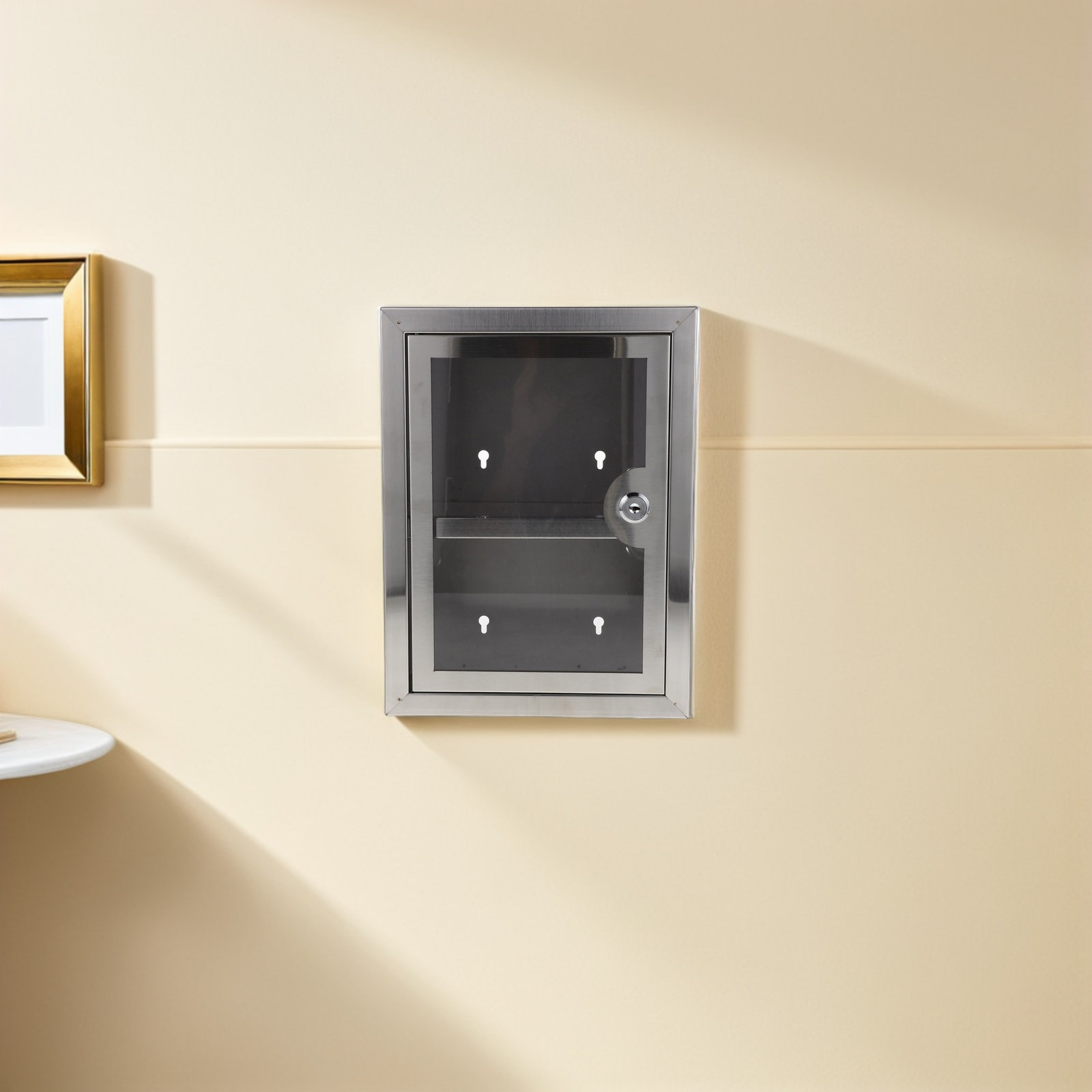 Szafka na leki zamykana na klu – Medicine Cabinet Lock recenzja i cena